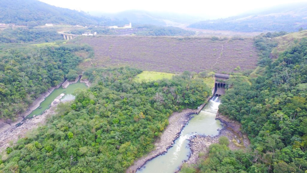 Índios de todas as tribos se unem em abraço à Represa do