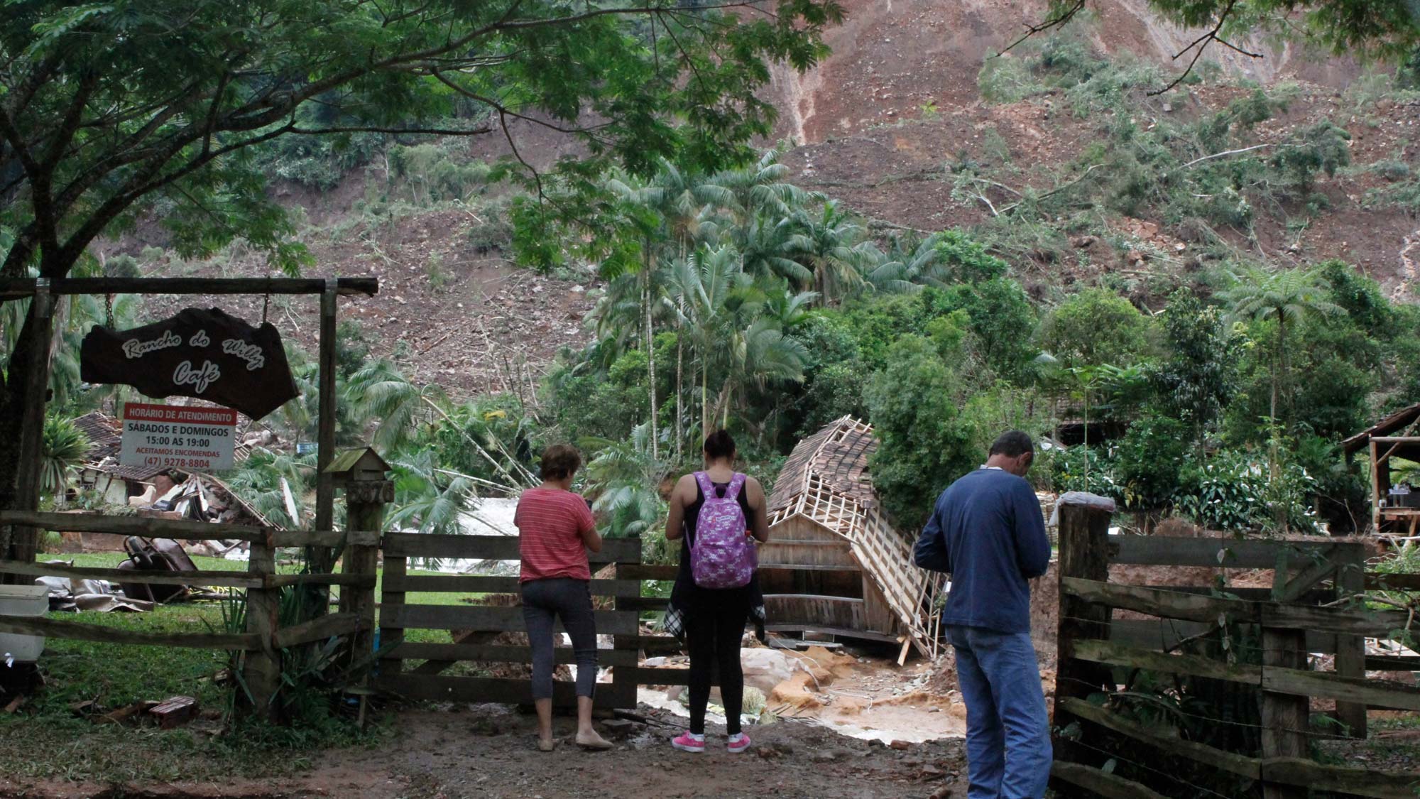 Destruição causada por enxurrada na Nova Rússia, extremo sul de Blumenau.