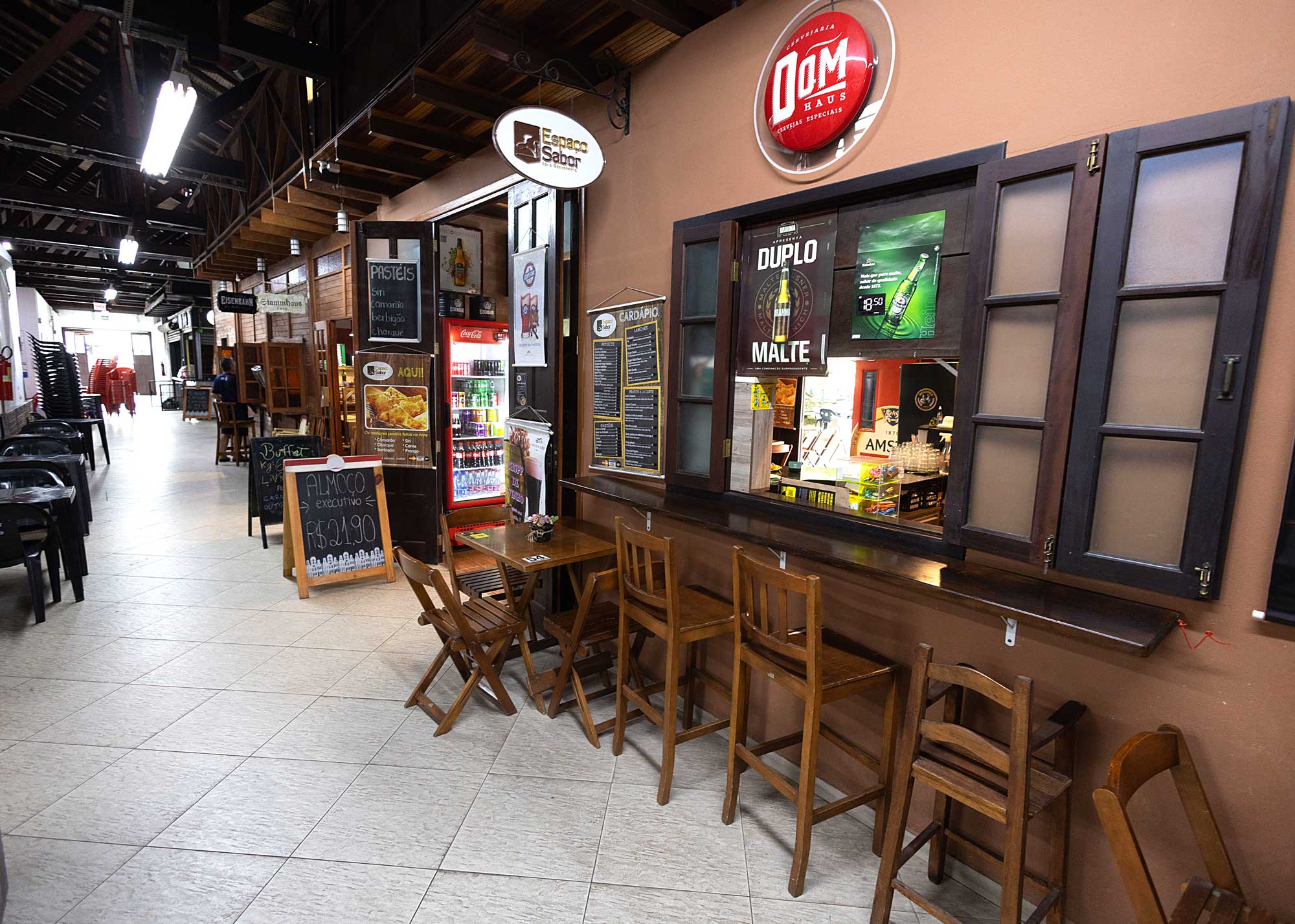 Boteco Espaço Sabor fica dentro do Mercado Municipal de Joinville | Foto: Carlos Júnior, NSC Total