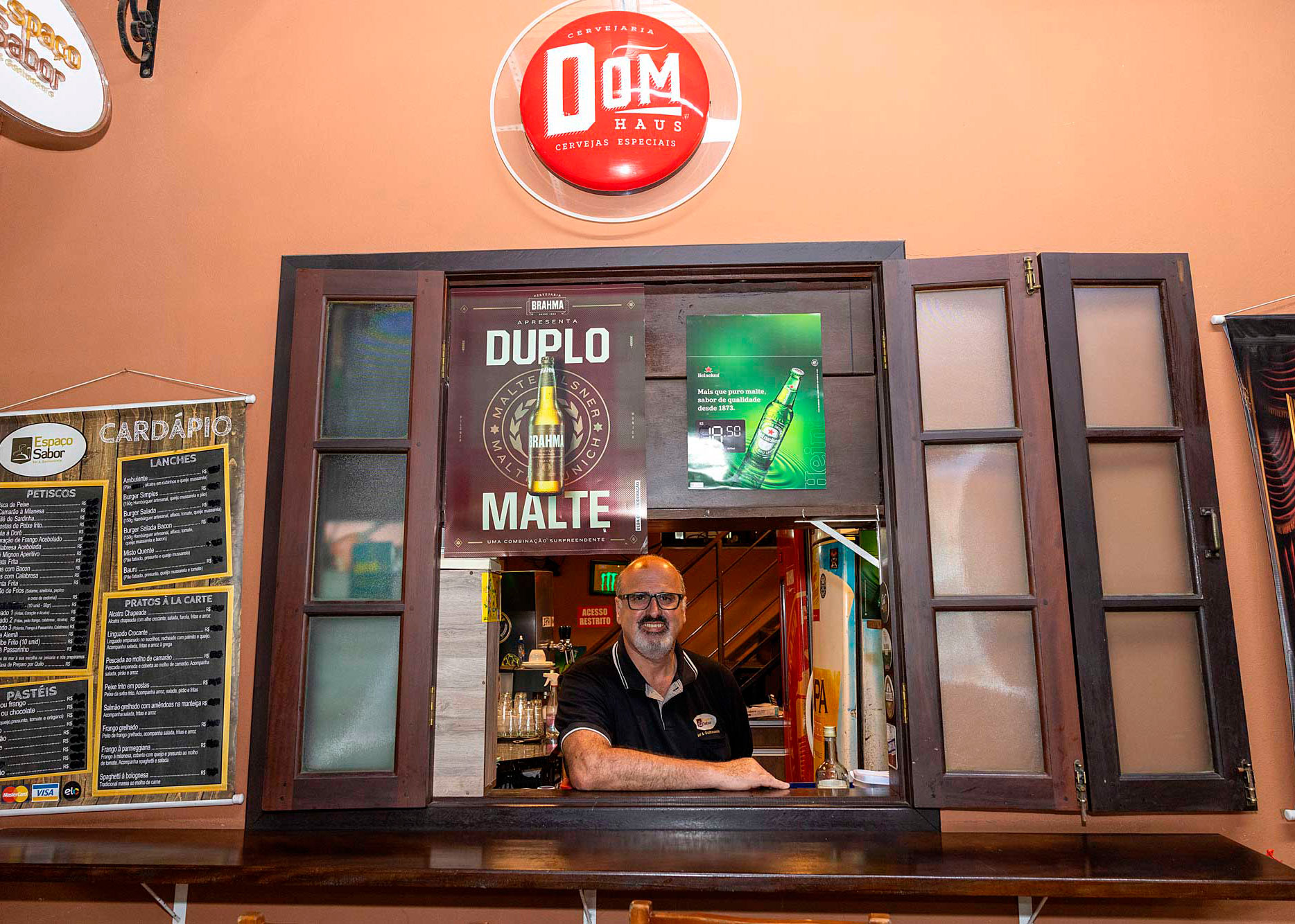 Como já administrou um restaurante, Marcos tem experiência de 20 anos no ramo da gastronomia | Foto: Carlos Júnior, NSC Total