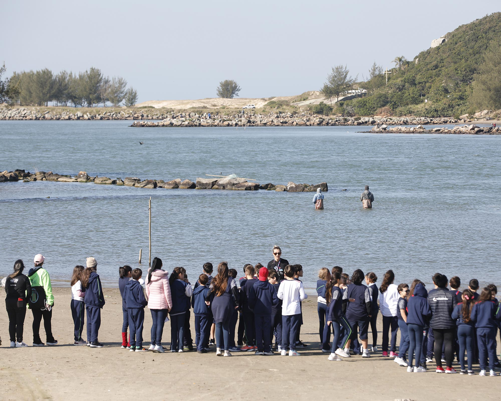 Pesca com botos é uma atração entre visitantes de Laguna